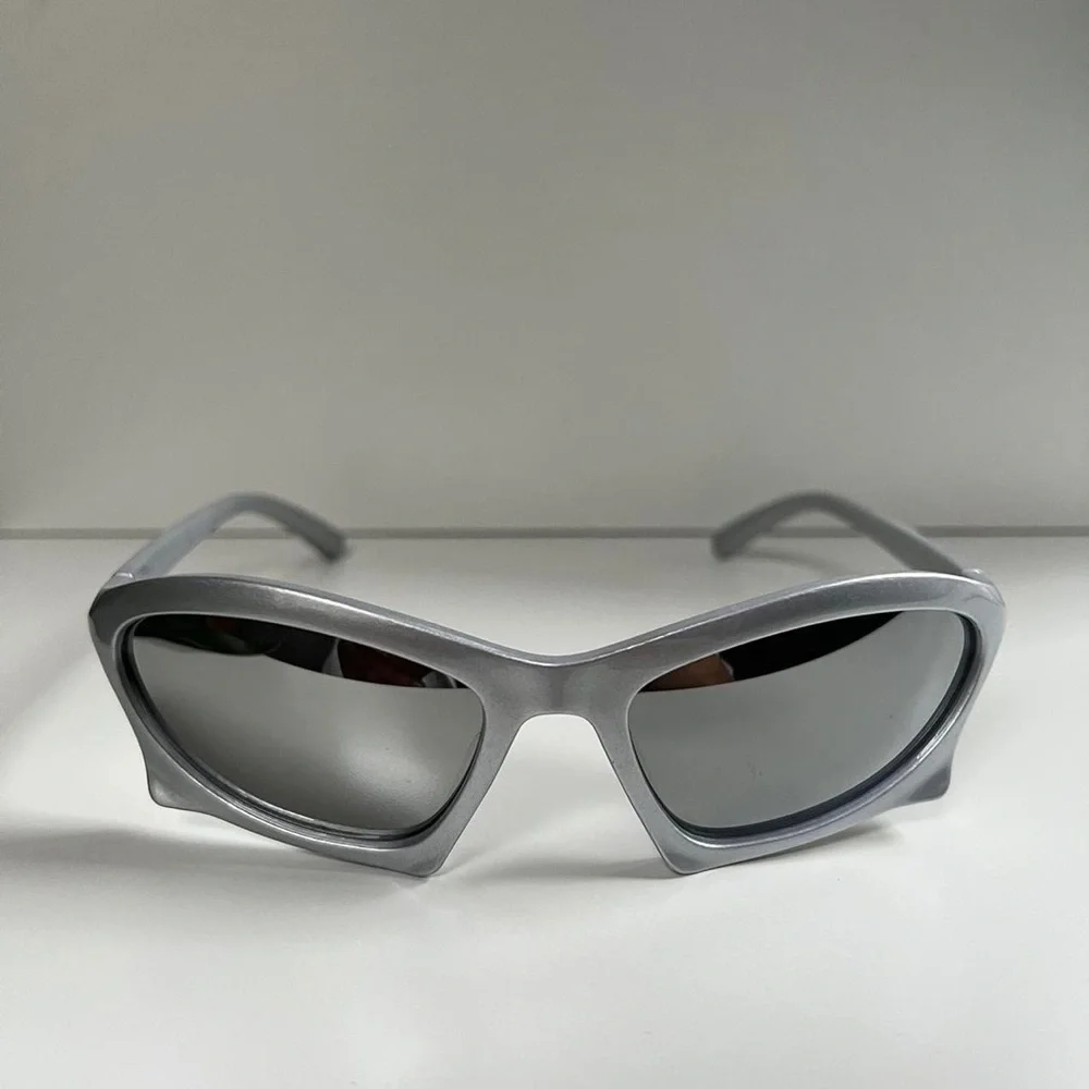 y2k 2000s vintage style chrome silver surfer sunglasses